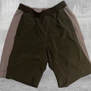 🍋🍋Lululemon Mens Black/ Grey Athletics Shorts.